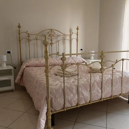 Residenziale, Near The Sea, Free Parking, Family Apartman Nápoly